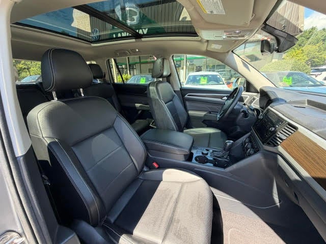 2022 Volkswagen Atlas 3.6L V6 SE w/Technology