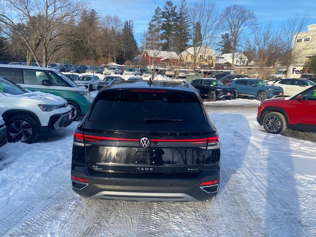 2025 Volkswagen Taos SE