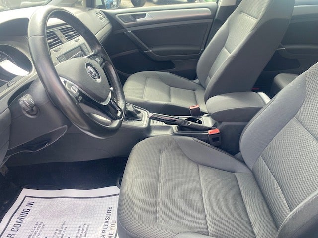 2016 Volkswagen Golf TSI S